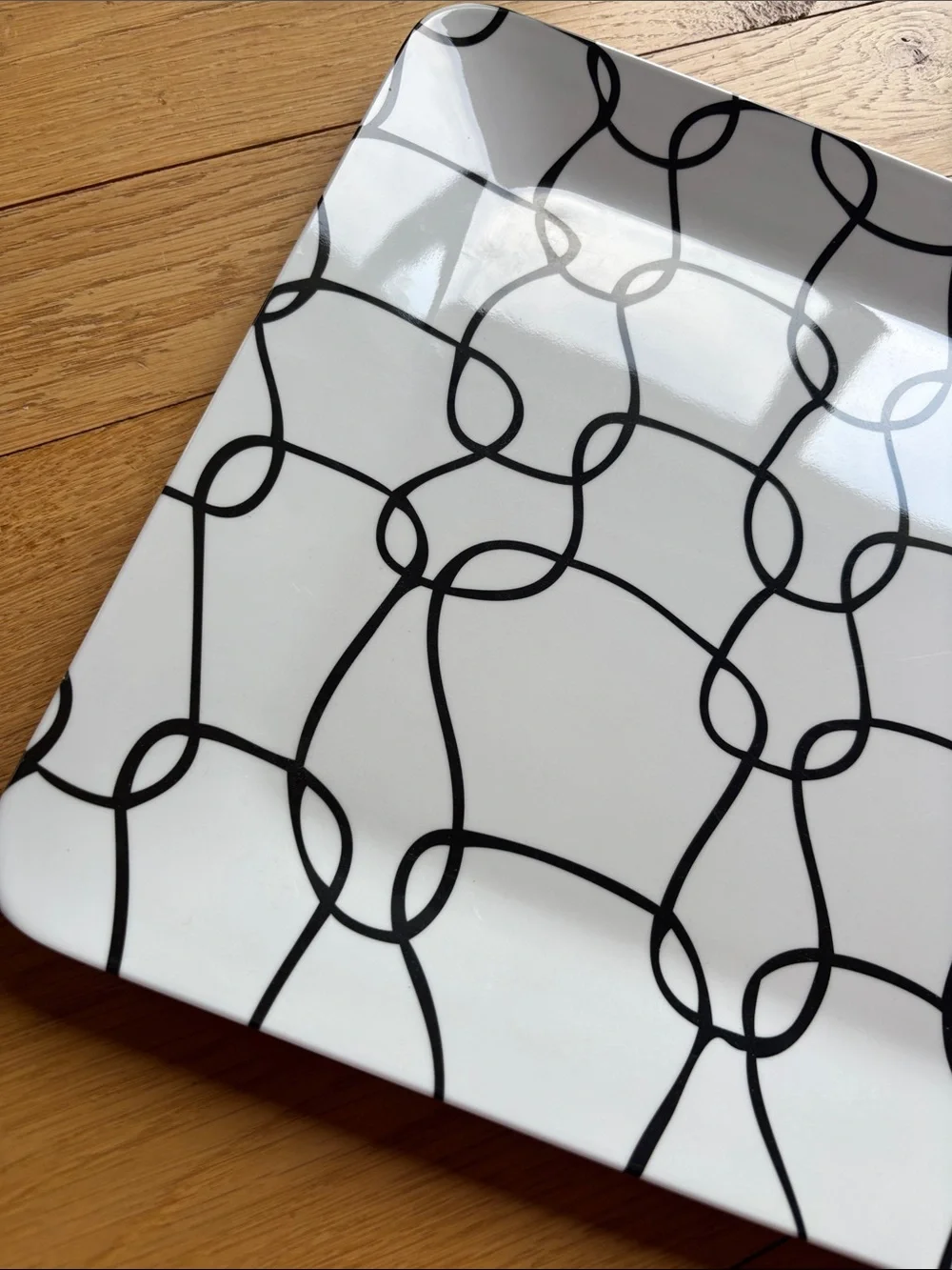United Colors of Benetton White Tray with Black Geometric Loop Pattern